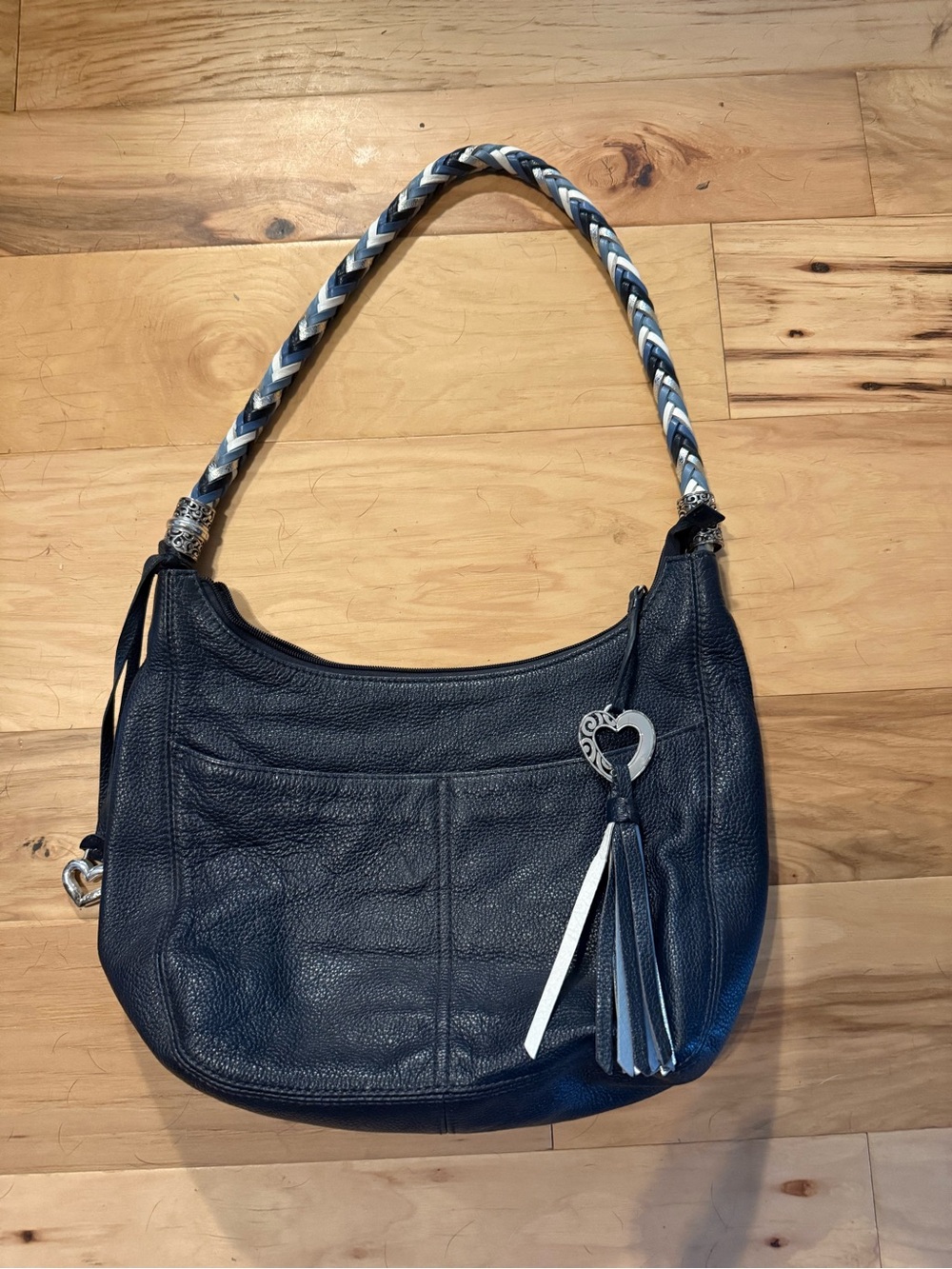 Brighton Barbados pepple  leather Navy bag with 4 outside pockets. Size 10”x14”